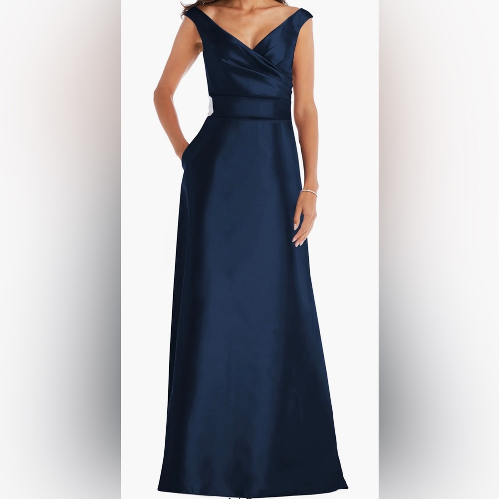 ALFRED SUNG gown/wedding/bridesmaid/holiday/prom. Size 10. NWOT. Beautiful fit